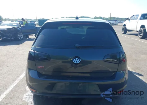 2015 Volkswagen Golf Gti 2.0T Se W/Performance Package 4-Door z USA, uszkodzony, nr VIN 3VW547AUXFM102736